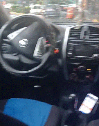 Conductor de Uber interrumpe viaje por ver a su esposa con otro