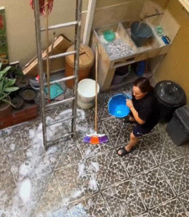 Joven le hace broma a su mamá de jabón infinito