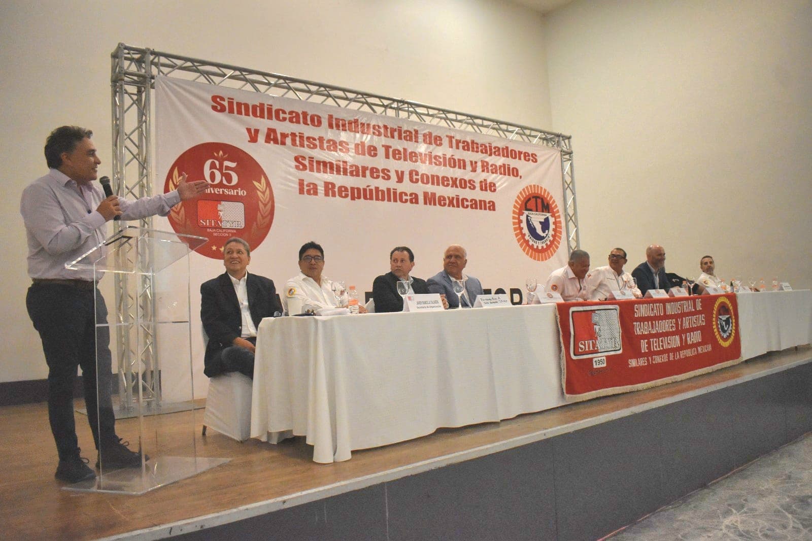 RUIZ URIBE CLAUSURA TRABAJOS DE ELECCION DE LA DIRIGENCIA DEL SITATYR EN B.C.