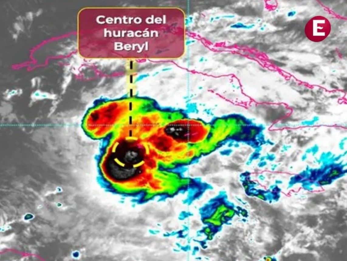 El huracán ‘Beryl’ baja a categoría 3 y afecta a las Islas Caimán