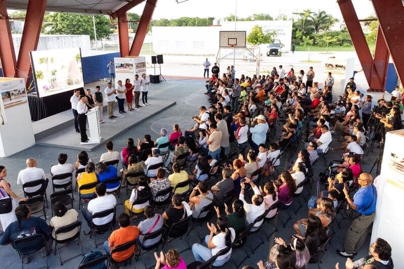 Inicia Estefanía Mercado su programa de obras públicas en Puerto Aventuras