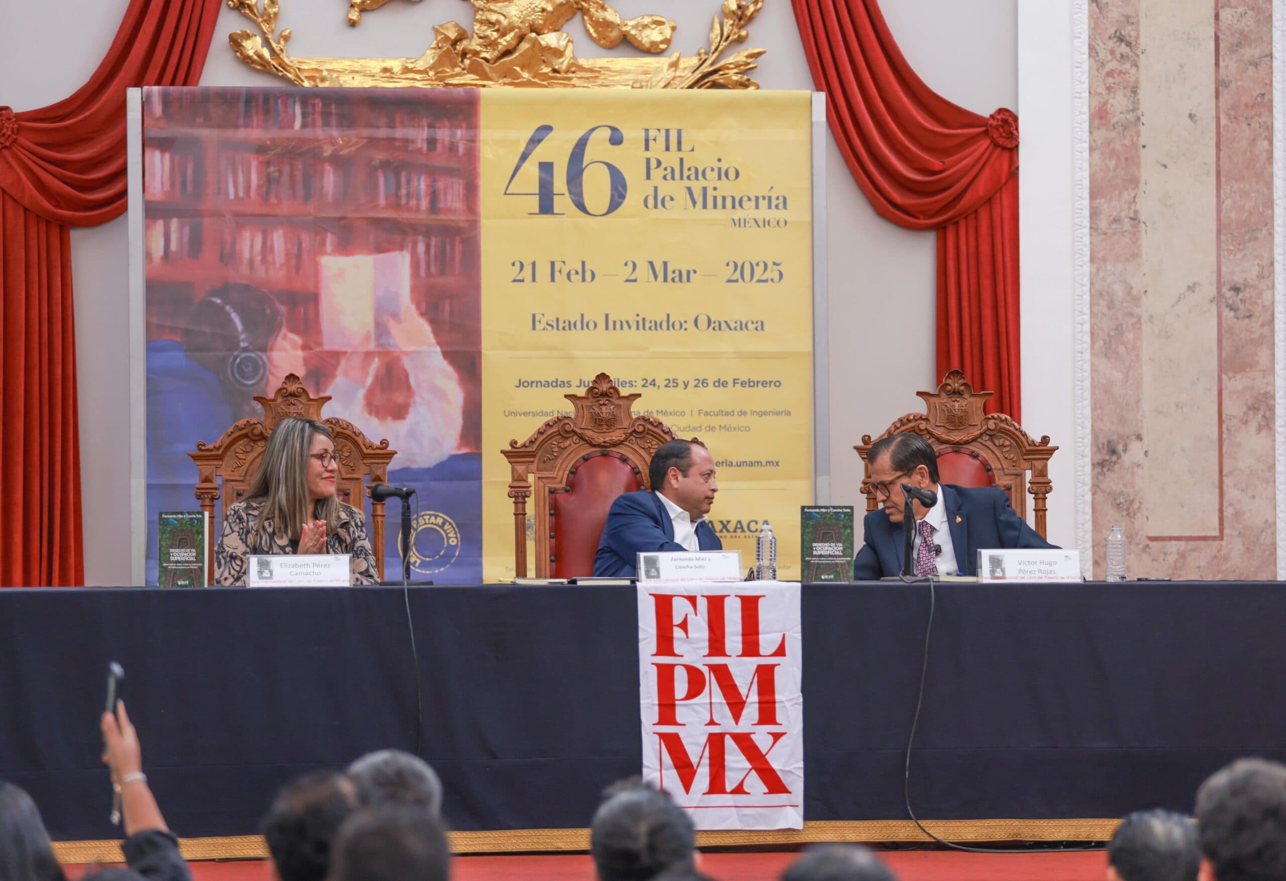 PRESENTAN EN FERIA DE MINERIA LIBRO SOBRE LIMITES DE PROPIEDAD