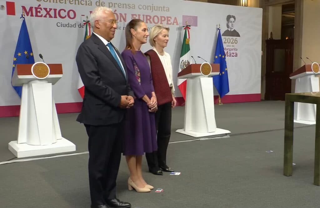 Claudia Sheinbaum y Ursula von der Leyen durante la firma del Acuerdo Global Modernizado México-Unión Europea en Palacio Nacional.