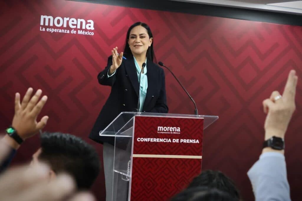 Ariadna Montiel Reyes, presidenta de Morena, durante conferencia de prensa sobre la alianza política rumbo a 2027.