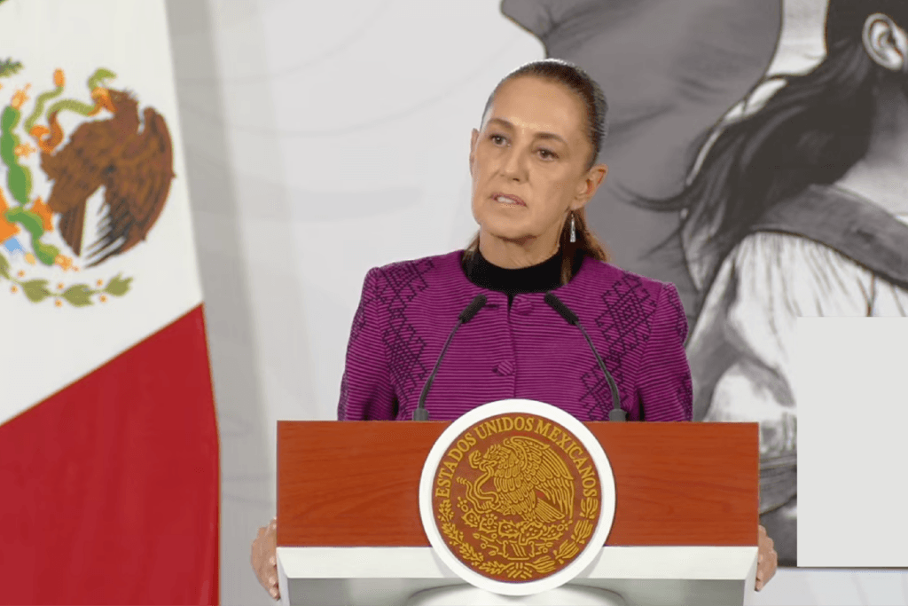 Claudia Sheinbaum durante la Mañanera del Pueblo, abordando comentarios contra Trump y analizando sanciones a funcionaria.