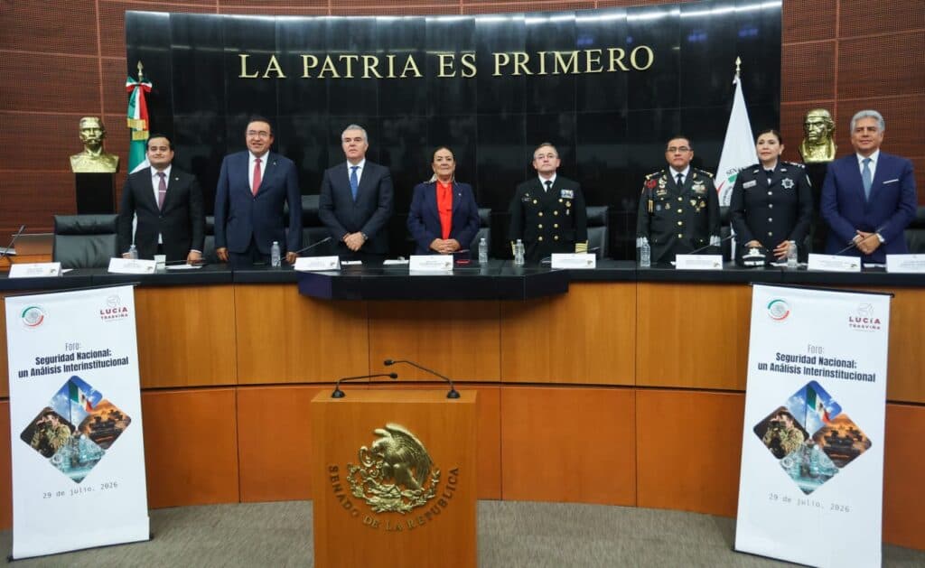 Autoridades de los tres órdenes de gobierno y representantes de seguridad en el 2.º Foro en Seguridad Nacional en el Senado de la República.