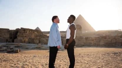 Canelo Álvarez y Christian Mbilli se enfrentan en un duelo de boxeo frente a las pirámides de Egipto, simbolizando su próxima pelea.
