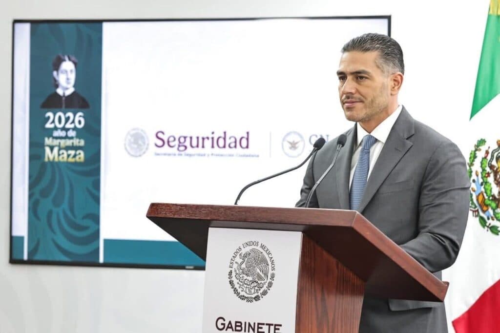 Omar García Harfuch, secretario de Seguridad, durante una conferencia sobre avances en la detención de criminales buscados por el FBI.
