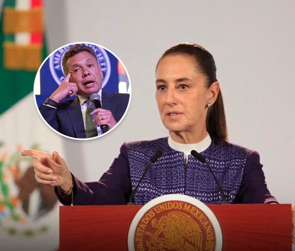Claudia Sheinbaum durante una conferencia, señalando con firmeza mientras critica el plan de Pablo Lemus sobre el agua en Jalisco.