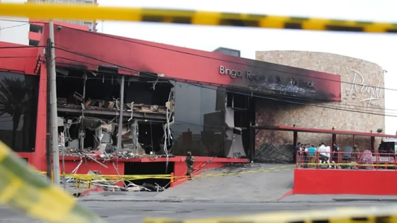 Edificio del Casino Royale en Monterrey, con daños visibles tras el ataque incendiario que dejó 52 muertos en 2011.