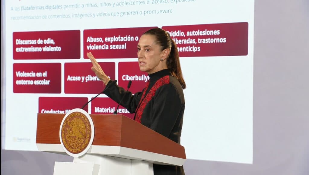 Claudia Sheinbaum presenta decreto para frenar contenidos violentos en plataformas digitales, enfatizando la protección de menores.