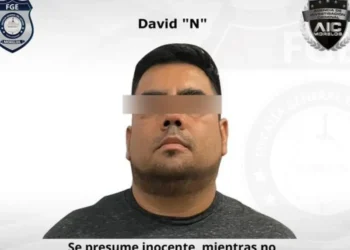 Detienen a hombre por agredir a una mujer y causarle trauma craneal