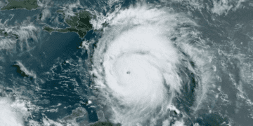 Huracán “Beryl” avanza hacia Jamaica