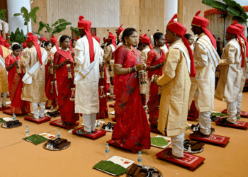 Magnate de Asia organiza bodas para parejas desfavorecidas