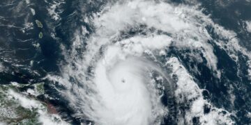 Científicos estudian crear “categoría 6” para mega huracanes