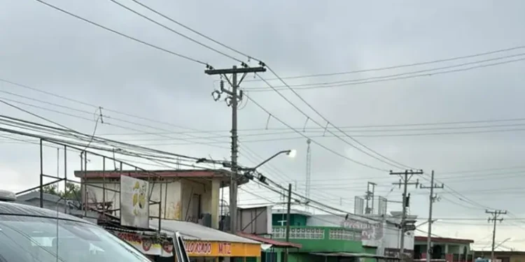 Sujetos disparan a policías en Nuevo León