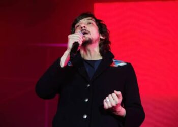 León Larregui olvida cartera en auto, ofrece recompensa