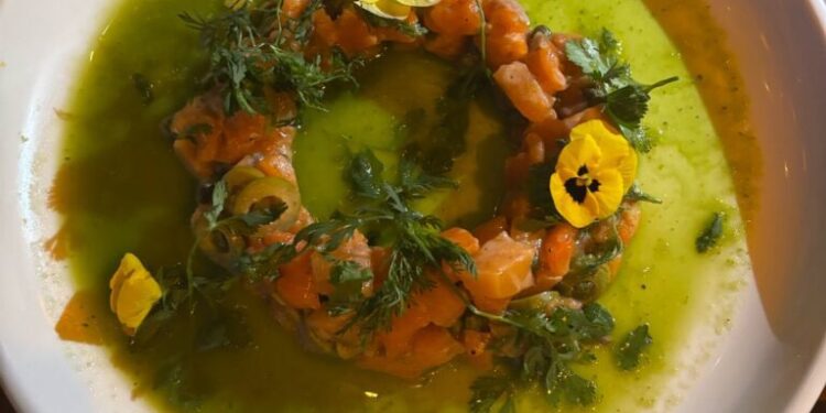 Chef Juan Arroyo presenta su nueva propuesta en Carajillo